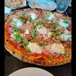 Pizza Speck y Straciatella