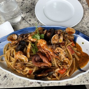 Linguini de mariscos