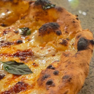 Pizza Speciale con Crema de Gorgonzola y Gianduja de Chorizo