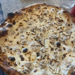 Piza blanca con salchicha italiana 