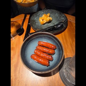 txistorra con patatas bravas