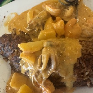 Tacu Tacu de picante de mariscos