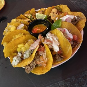 Tacos mixtos (carnita ahumada, pastor y chorizo)