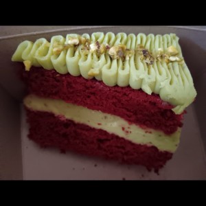 Dulce de Red Velvet y pistacho