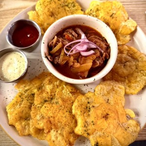 Ropa vieja y patacones