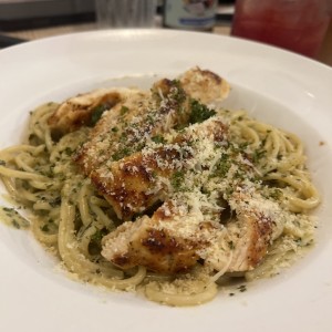 Spaghetti con pollo al pesto