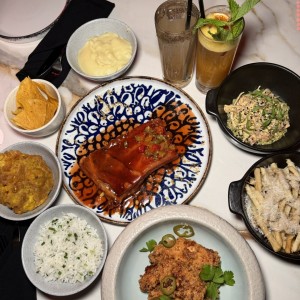 POLLO FRITO CON HOT HONEY Y CHILES