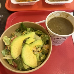 Sopa de lentejas y ensalada