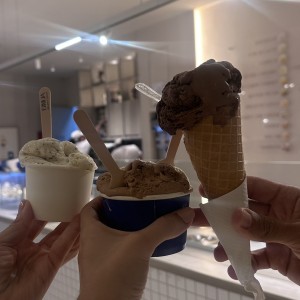 Helado ee strachiatella, ferrero, chocolate y pistacho 
