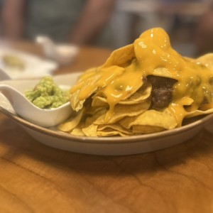 NACHOS CHILI CON CARNE