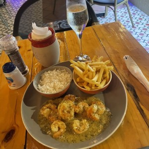 Camarones al ajillo 