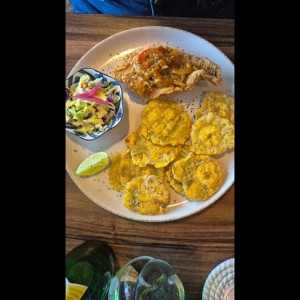 corvina apanada con patacones