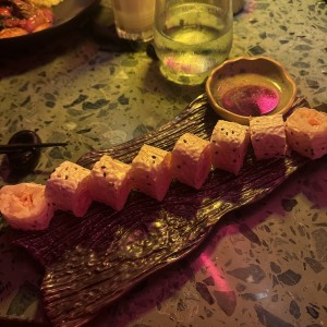 Spicy salmon roll