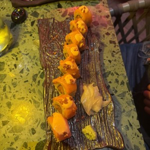 Spicy salmon roll