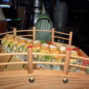 SUSHI - CHICKEN ROLL