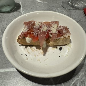 Bruschetta con prosciutto
