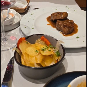 Solomillo 3 Pimientas Papas a lo Pobre