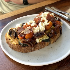 Tostada de hongos. Muy pero muy buena