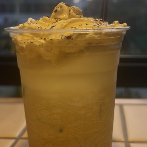 Cafe frio con caramelo