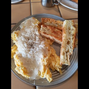 Huevos caccio e pepe