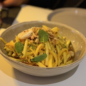 Ensalada de Mango y Camarones