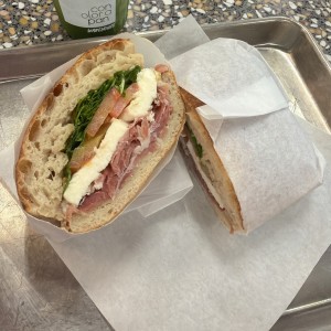 Emparedado de jamon serrano 