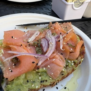 Salmon toast 