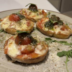 Bruschetta Pomodoro e Mozzarella 