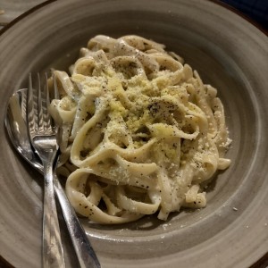 Linguini caccio e pepe