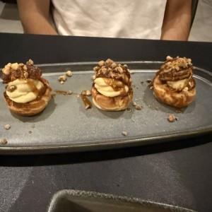 Profiteroles de Pistacho