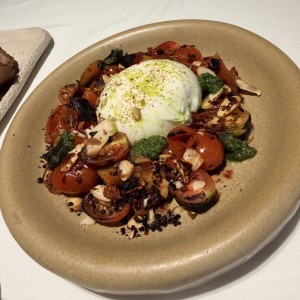 Ensalada con stracciatella 