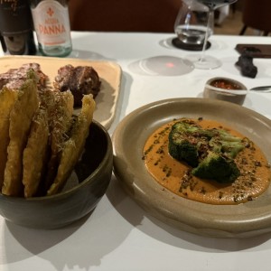 Patacones y brocoli 