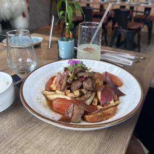 Lomo saltado 