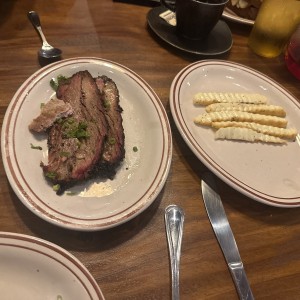 Brisket 1/4 y queso ahumado 
