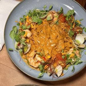Fetuccini de camaron con almejas