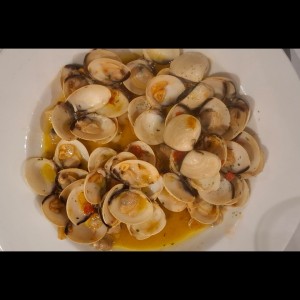 Almejas al Ajillo 
