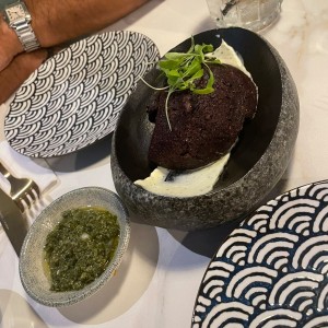 Empanaditas de maiz morado rellenas de gallina