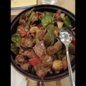 Carne salteado en salsa de frijoles negros