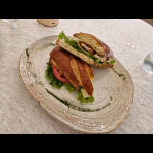 emparedado BLT en Brioche