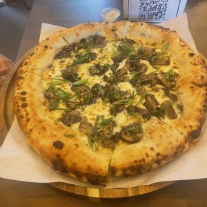 Pizza hongos crimini c/aceite trufas 
