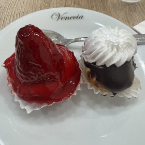 Tartaleta de fresas y profiterol 