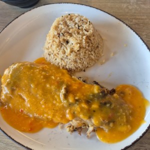 Filete de Corvina al Ajillo (Sea Bass Fillet in Garlic Sauce)