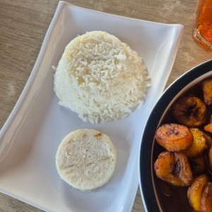 Arroz Blanco / White Rice y Arepa