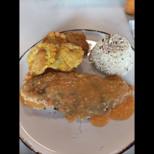 Filete de Corvina al Ajillo (Sea Bass Fillet in Garlic Sauce)