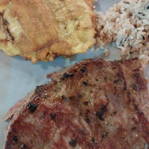 Filete de Res Llanero + 2 Acompañamientos / Llanero Beef Fillet + 2 Side Dishes