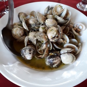 almejas al ajillo