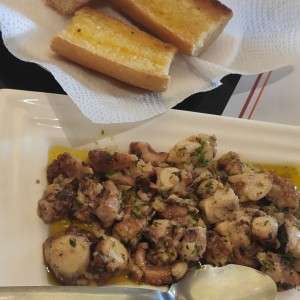 pulpo al ajillo