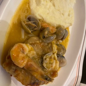 Corvina en Salsa de Langostinos