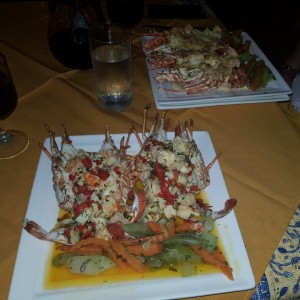 Langosta al ajillo con pimientos piquillos