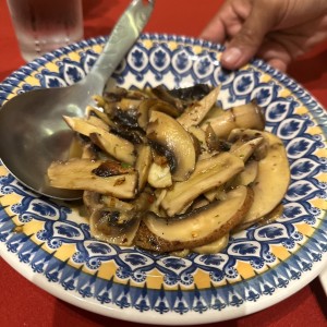 Hongos salteados